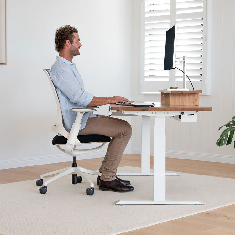 Desky Pulse Supportive Desk Chair in use