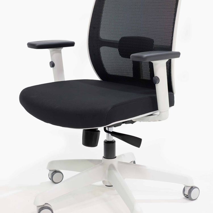 Highly adjustable office chair Luminous Desky chair