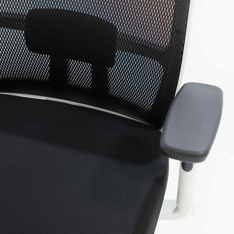 Mesh back and armrests chair - Desky